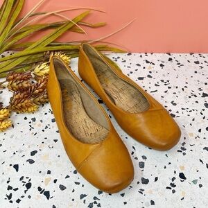 Kork-Ease Tan Women’s Cushioned Preppy 90s Retro Ballet Flats Sz 6.5